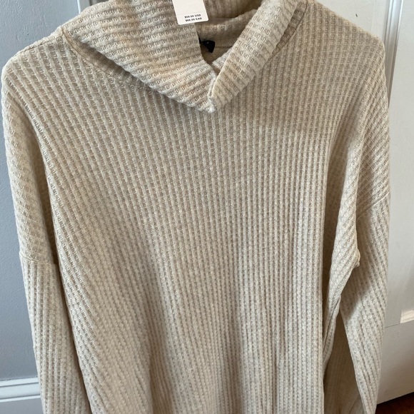 NWT!!! Anthropologie thermal long sleeve cowl neck - Picture 1 of 2